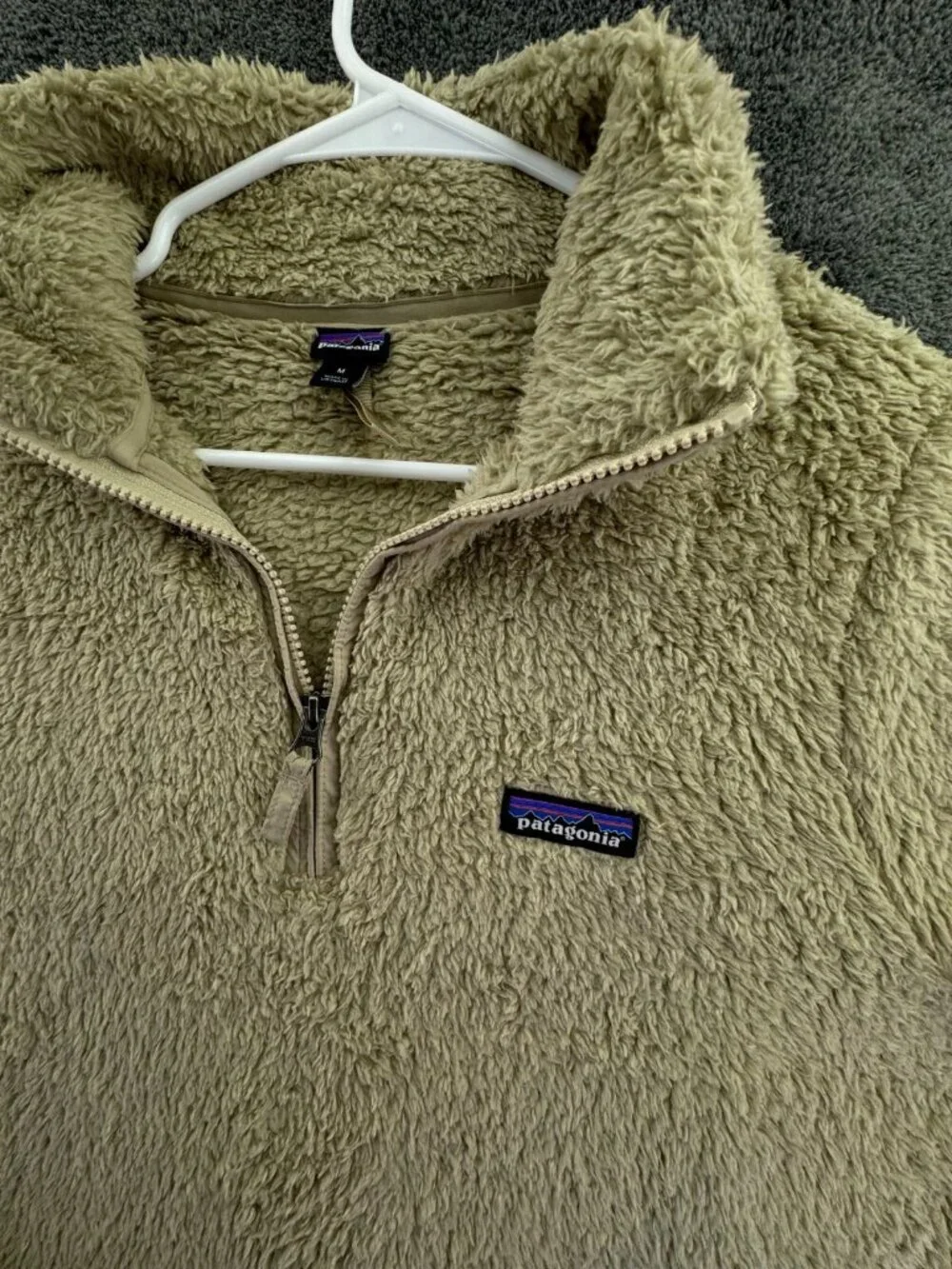 Patagonia Women’s Jacket Adult Medium Beige Fuzzy Soft Pullover W/ Logo Outdoors